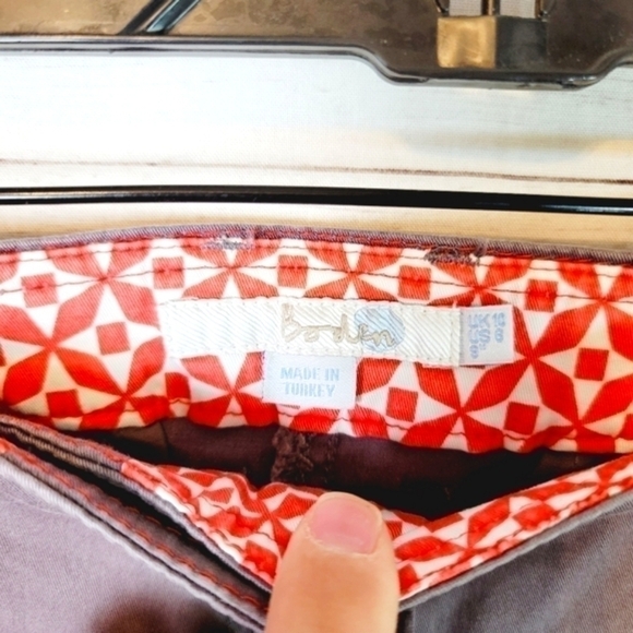 BODEN GRAY KHAKI BERMUDA SHORTS, SZ 6 - Picture 4 of 9